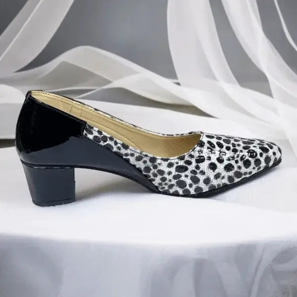 Sable Noir Block Heel PIU 256 patent rexine ladies shoes pumpitup.pk